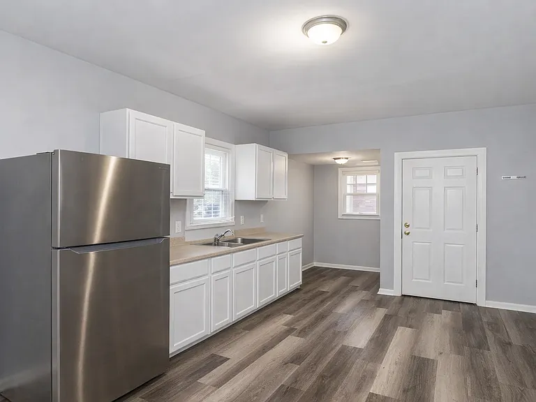1051 N Mount St — Photo 7
