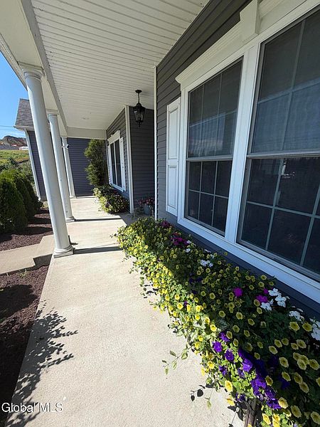 4th image of 103 Joann Way