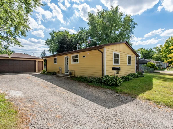 18727 W Highfield Dr, Gurnee, IL 60031