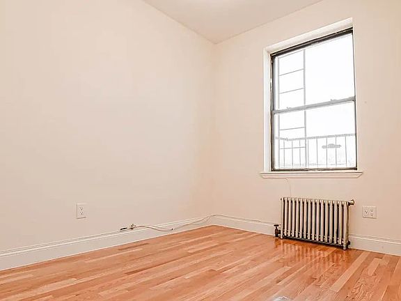 5th image of 433 Rogers Ave #17