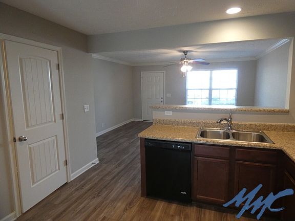 5th image of 1438 Clydesdale St