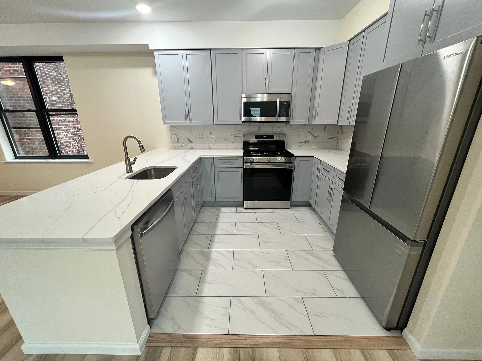 4 bed, 4.5 bath, 2178 sqft, $4,699 — Photo 3
