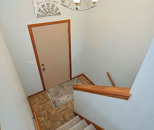 4th image of 922 Howard St