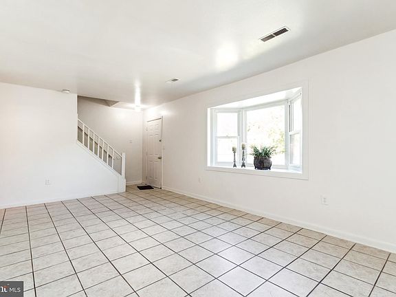 3rd image of 808 Bellows Ave