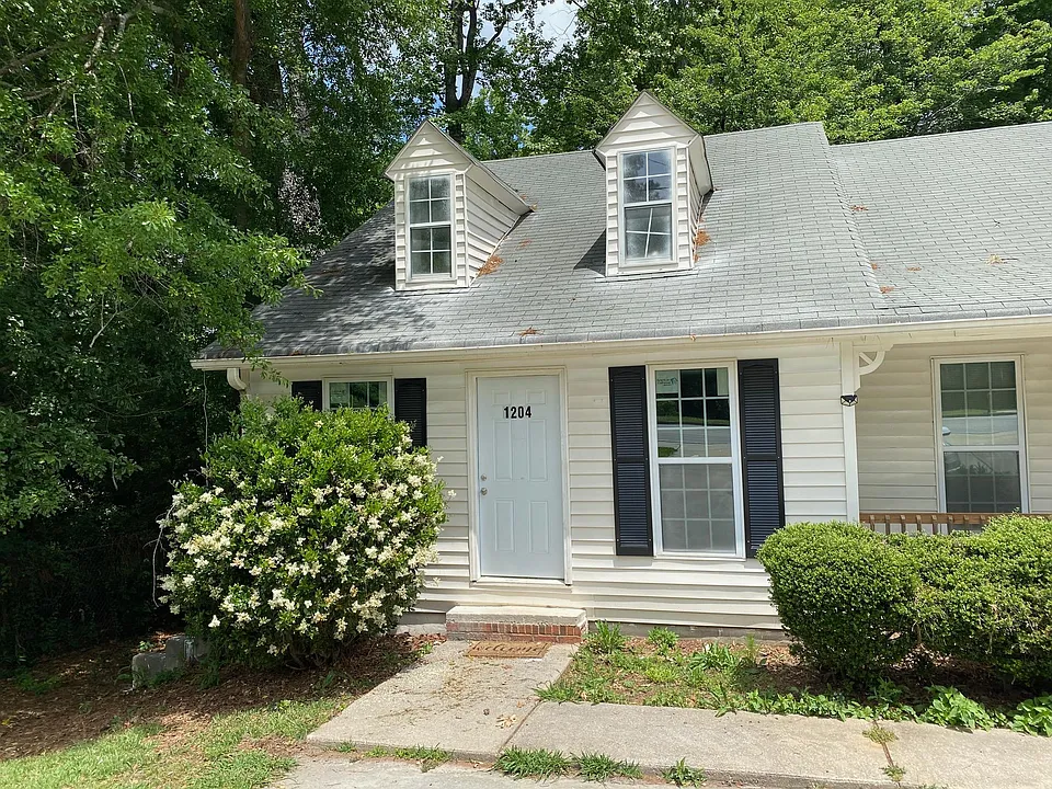 1204 Old Covington Hwy SE