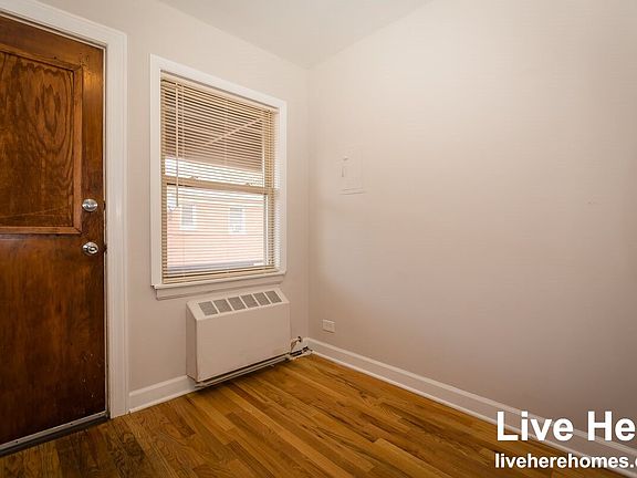 4th image of 2112 W Foster Ave APT 1S