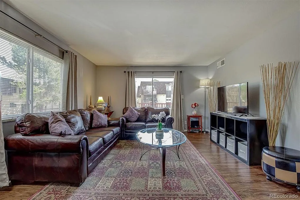 2 bed, 1.5 bath, 964 sqft, $1,500 — Photo 2