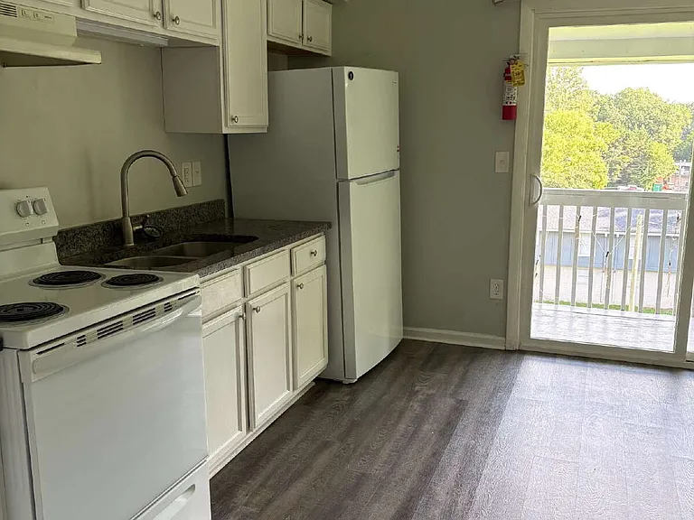 208 Woodcreek Dr #B-8 — Photo 26