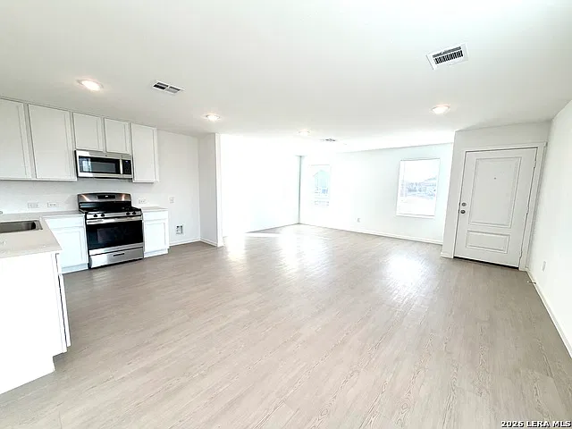4 bed, 2.0 bath, 1375 sqft, $1,450 — Photo 4