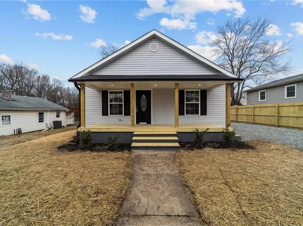 1121 Elm St, Burlington, NC 27217