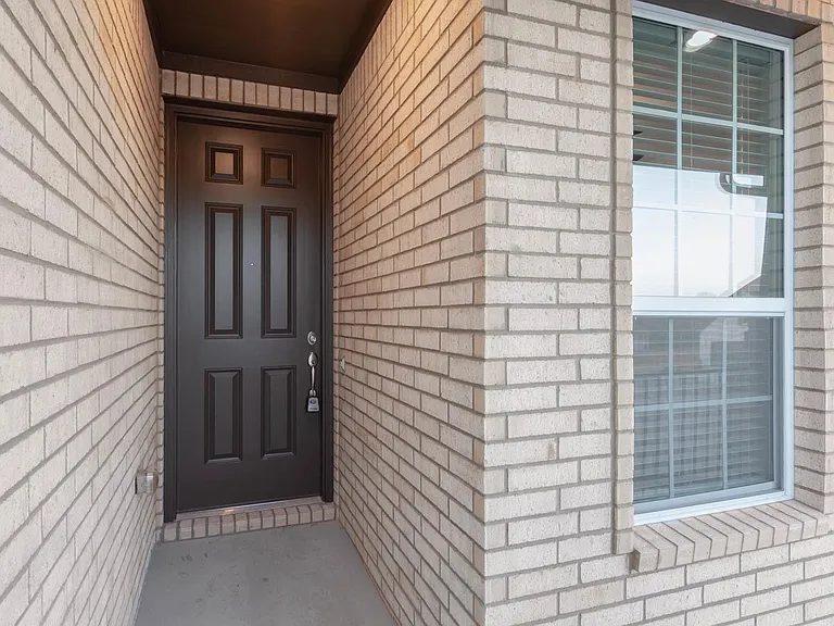 309 Barton Oak Trl — Photo 2