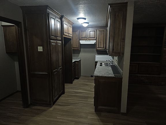 2nd image of 3828 Belhaven Cir