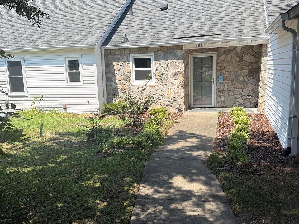 1st image of 906 Cedar Ct