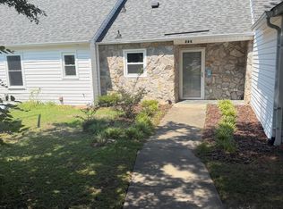 906 Cedar Ct, Aberdeen, NC 28315