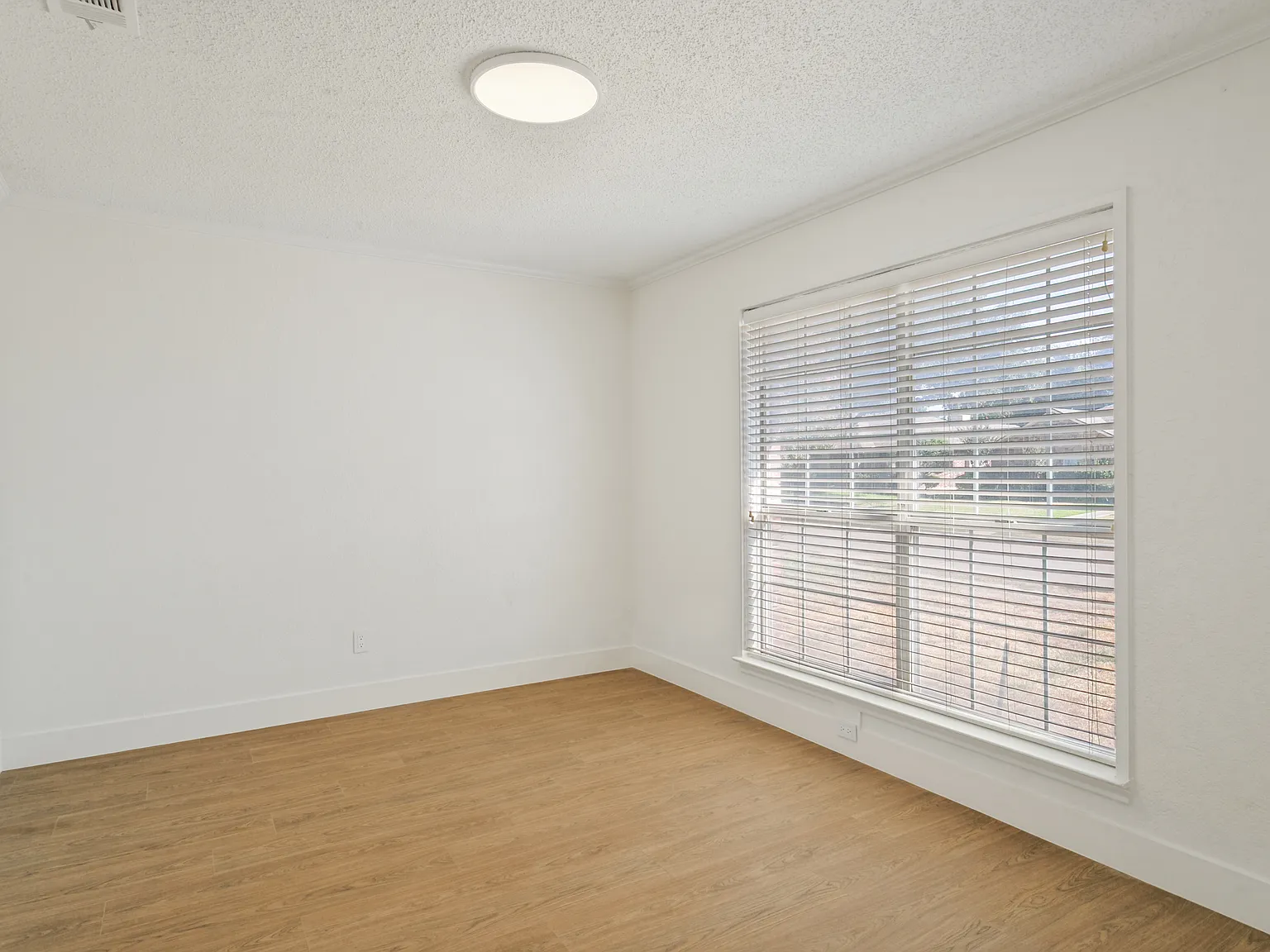 1321 River Birch Ln — Photo 3