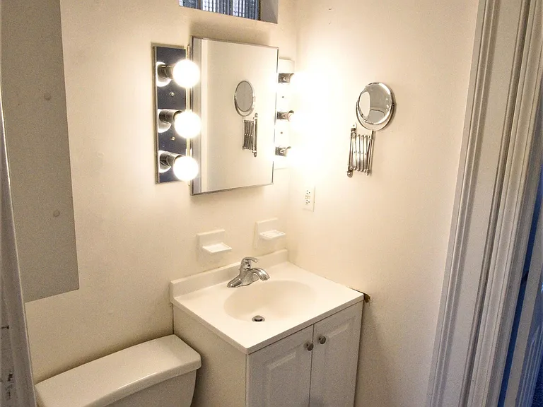 255 4th St #2 — Photo 17