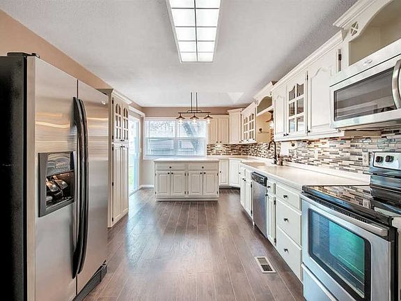4th image of 7030 E Woodbury St