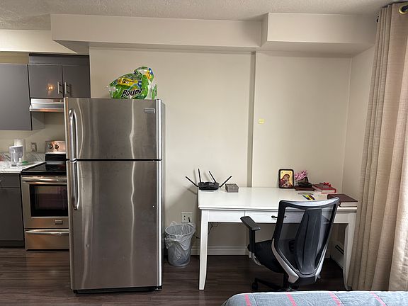 4th image of 570 King St W #3