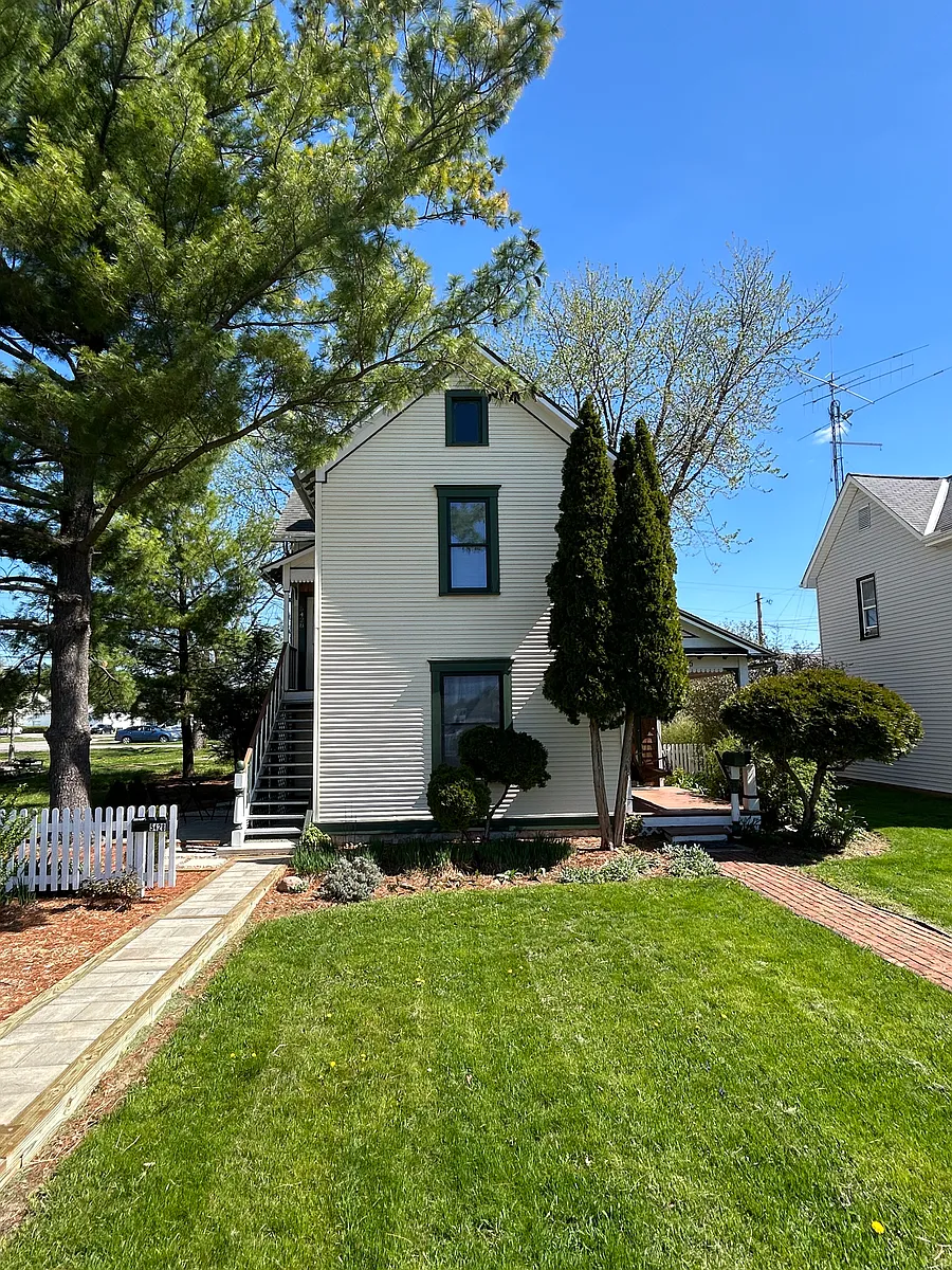 Building Photo - 5428 Madison St