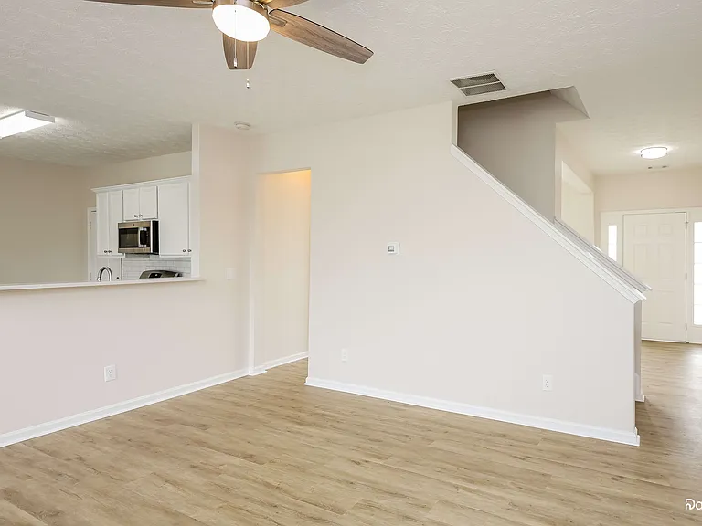 995 Clairidge Ln SW — Photo 3