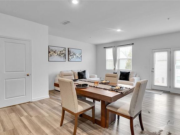 5th image of 534 Magnolia Cir