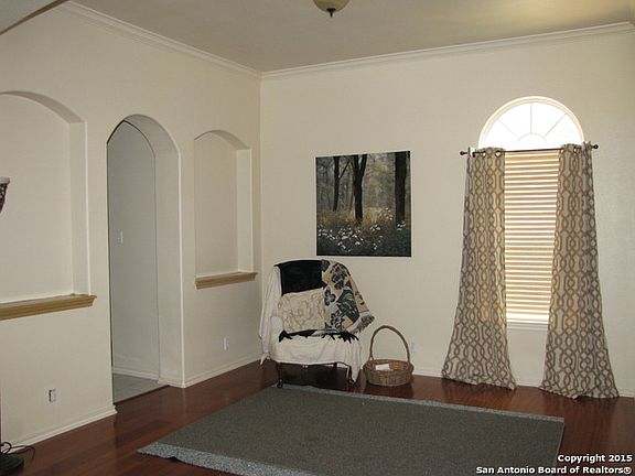 3rd image of 1028 Crimson Cove Dr