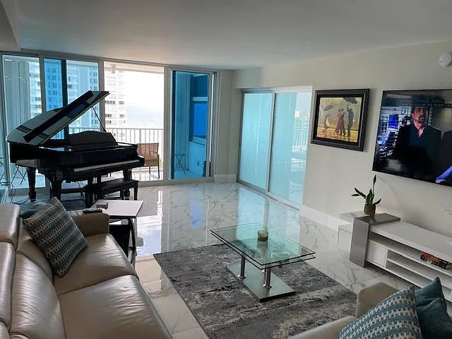 2 bed, 2.0 bath, 1630 sqft, $5,950 — Photo 4