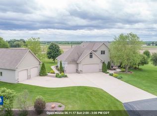 W9785 Stone Crest Dr, Hortonville, WI 54944