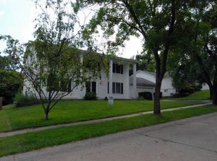 1937 Ridge Lake Dr, Chesterfield, MO 63017