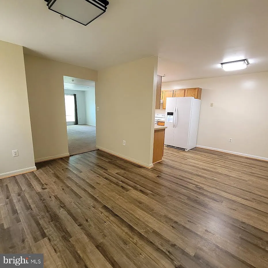 3 bed, 2.5 bath, 1562 sqft, $2,050 — Photo 3