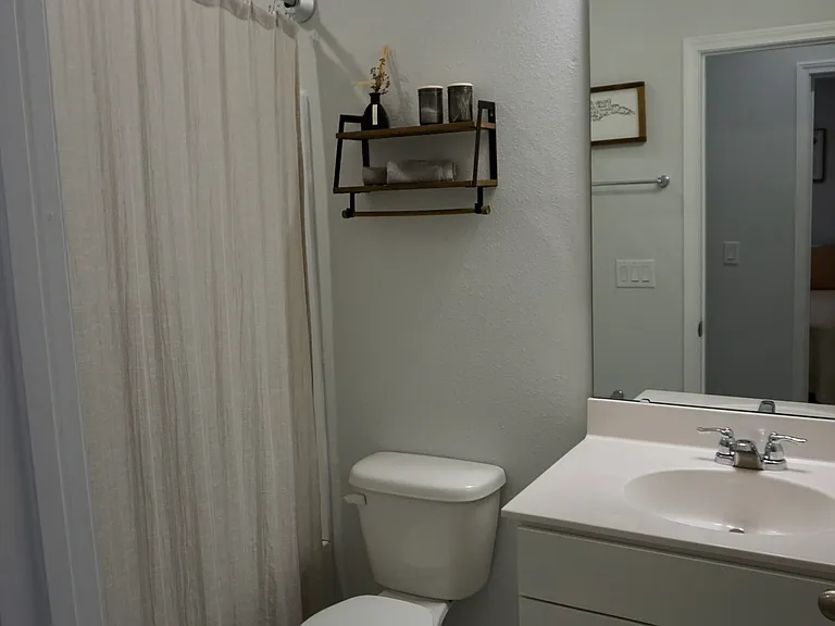 250 Brandon Lakes Dr — Photo 29