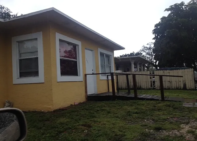 1611 NW 7th Ct