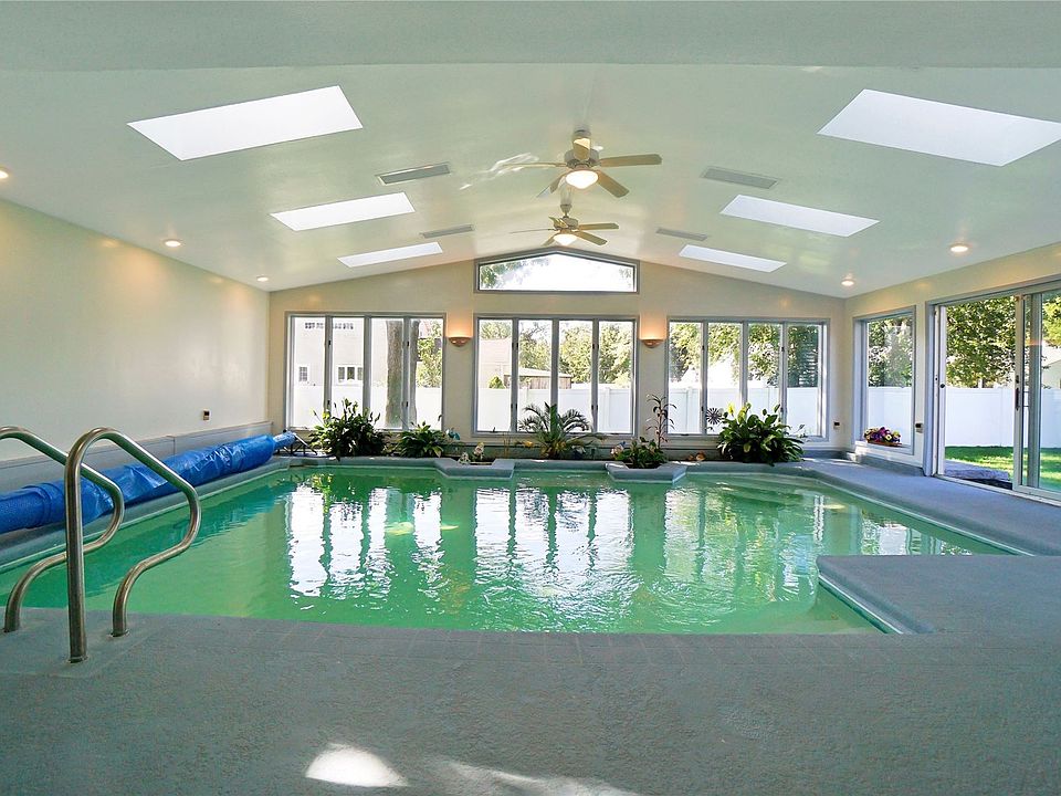 1st image of 27 Stewart Cir