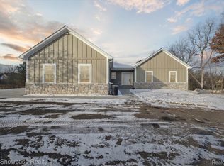 1639 Frech Ln, Howell, MI 48843