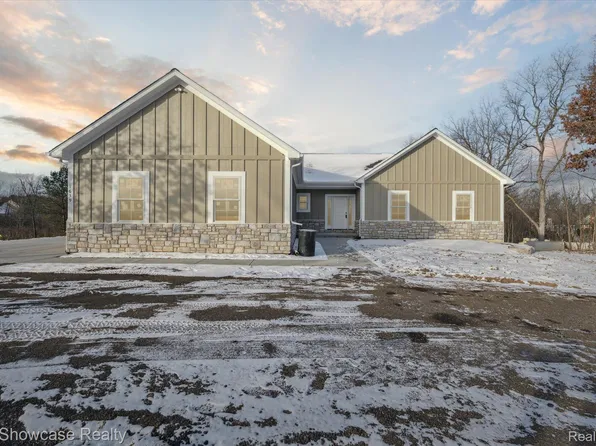 1639 Frech Ln, Howell, MI 48843