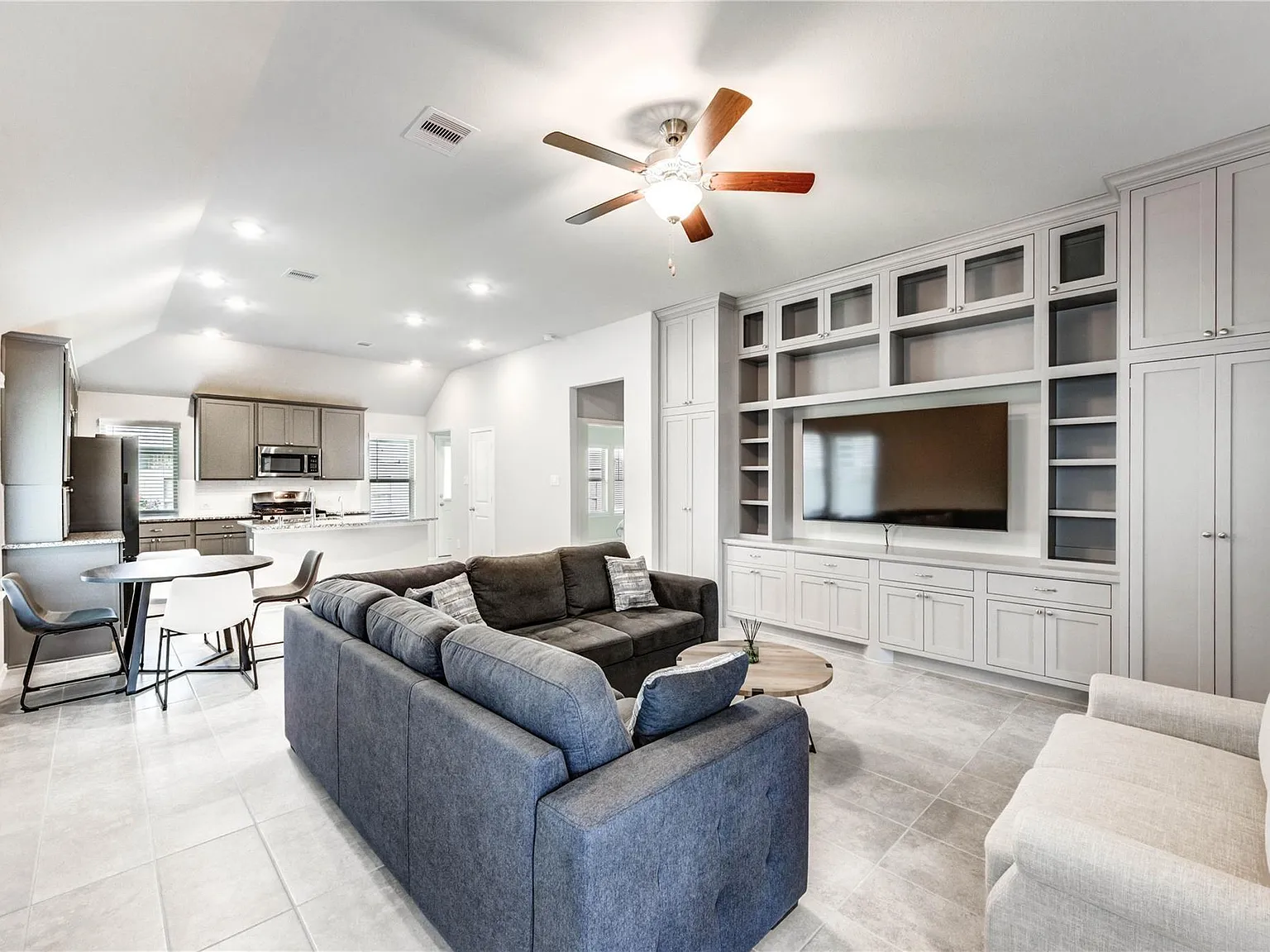 3 bed, 2.0 bath, 1483 sqft, $2,750 — Photo 3