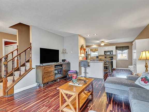 2nd image of 308 Loyola Dr