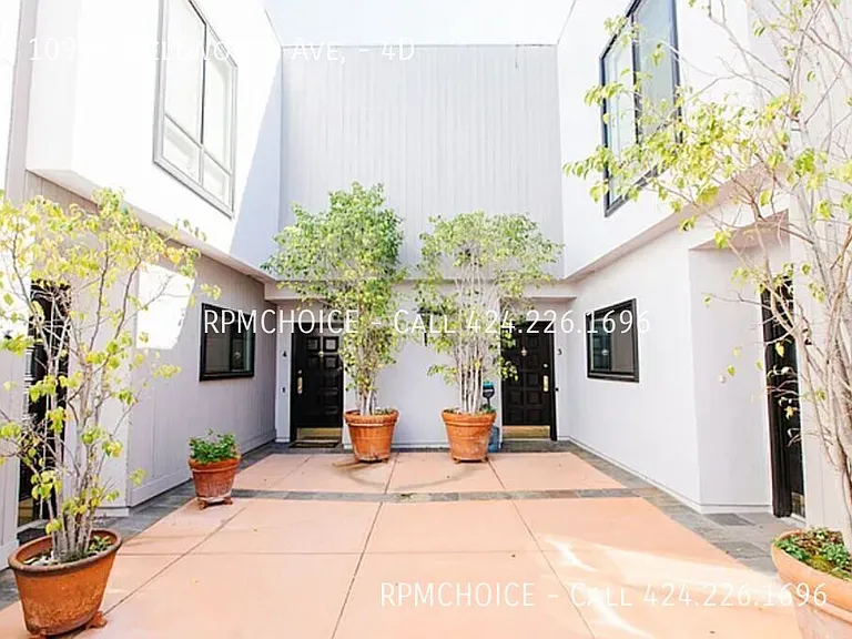 10933 Wellworth Ave #4D — Photo 2