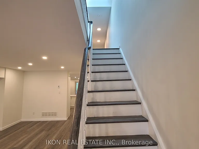 31 Torrens Ave — Photo 7
