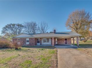 128 Hunter Carver Ln, Forest City, NC 28043