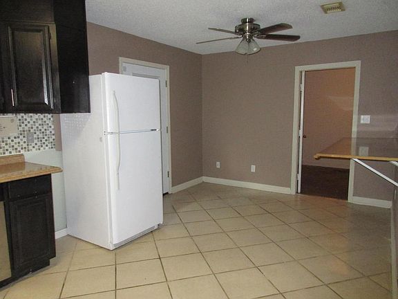 5th image of 2783 Christine St