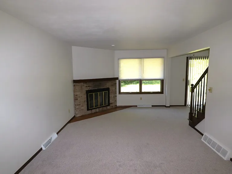 926 E Northwood Dr — Photo 2