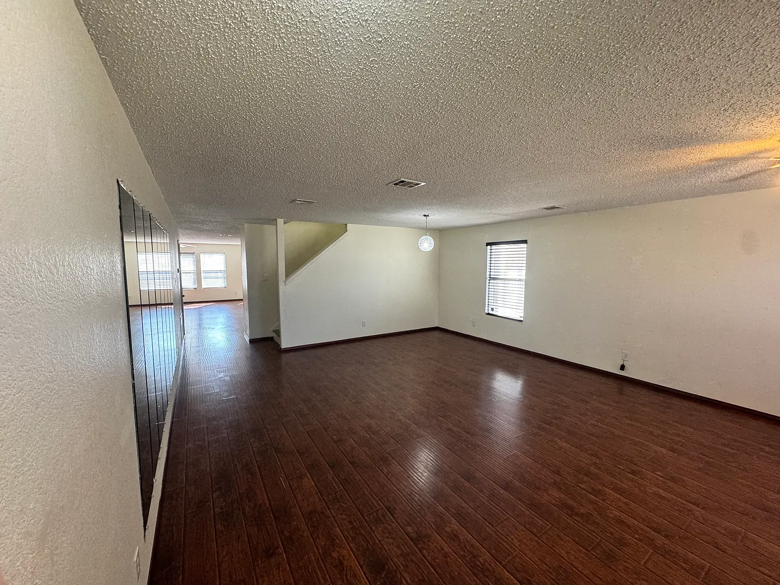 5 bed, 3700 sqft, $3,250 — Photo 2