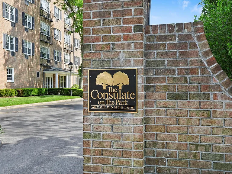 3 Consulate Dr #4F — Photo 30