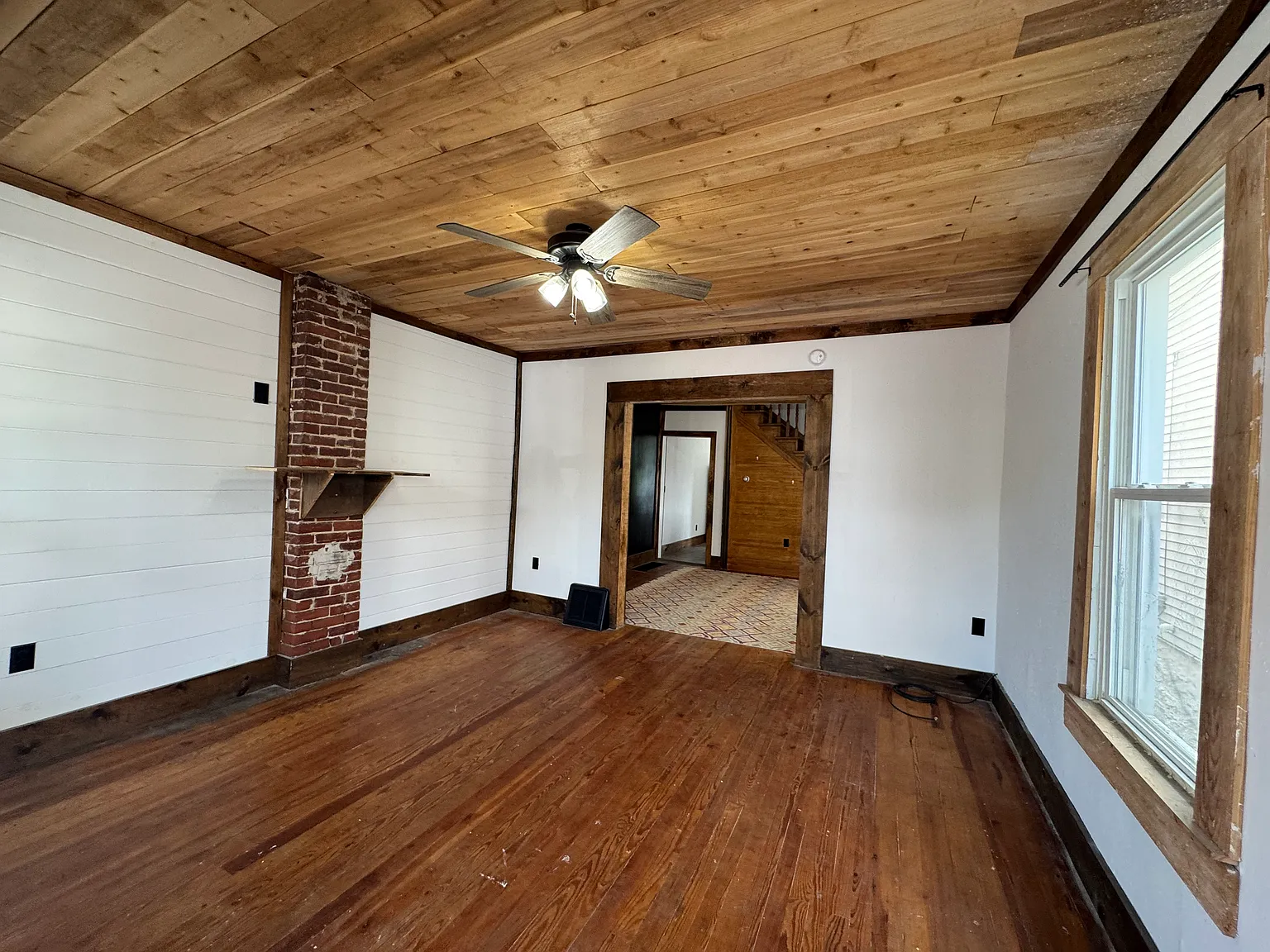 3 bed, 2352 sqft, $1,250 — Photo 3