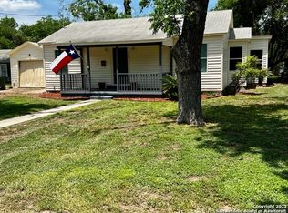 718 E Oak St, Uvalde, TX 78801