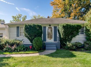 2736 Cascade Rd SE, East Grand Rapids, MI 49506