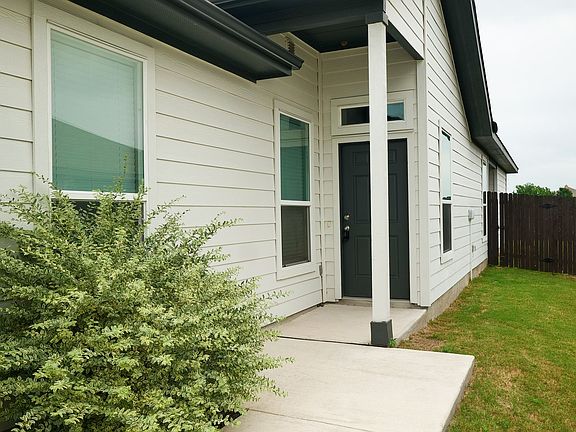 4th image of 299 Cross Barn Blvd Unit B