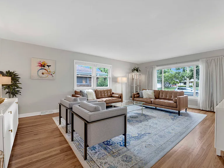 778 S Linden Ave — Photo 2