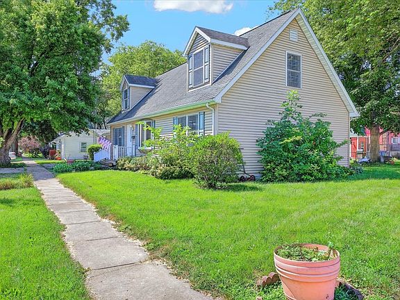 4th image of 419 Center St